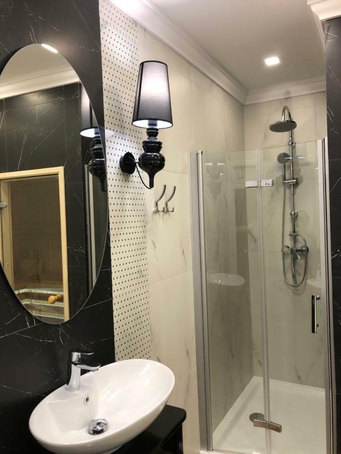 Family & Business Sauna Apartments Paderewskiego Sienkiewicza No2 Centrum Downtown - 2 Bedroom With Private Sauna, Bath With Hydromassage, Parking Кельце Экстерьер фото